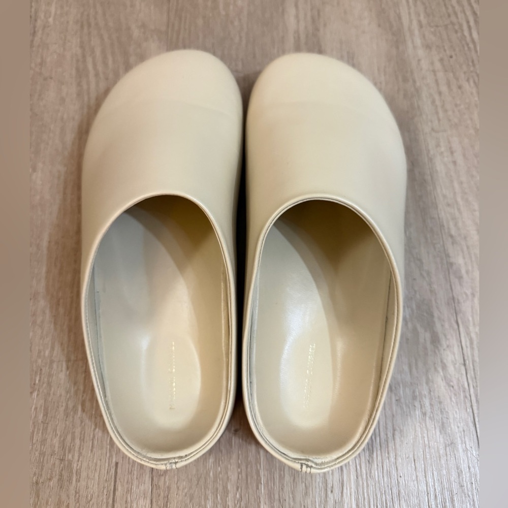 Mansur Gavriel Cream Leather Clogs Mules Size 36 Made in Portugal